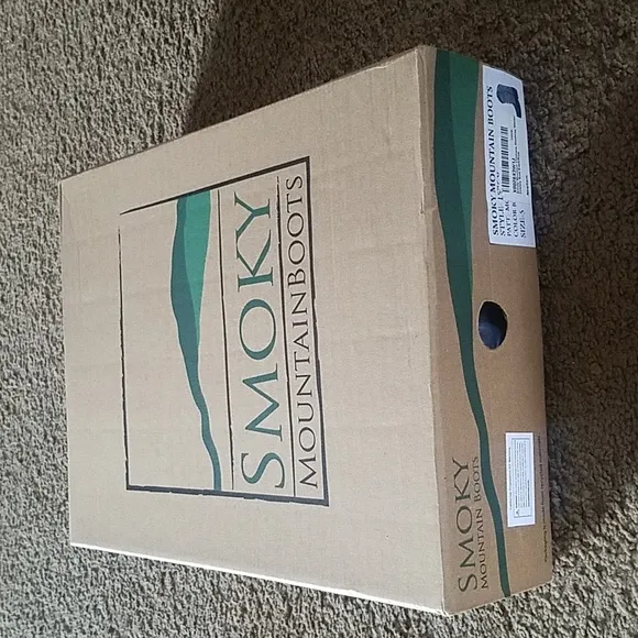 Brand NEW boys smoky mountain boots