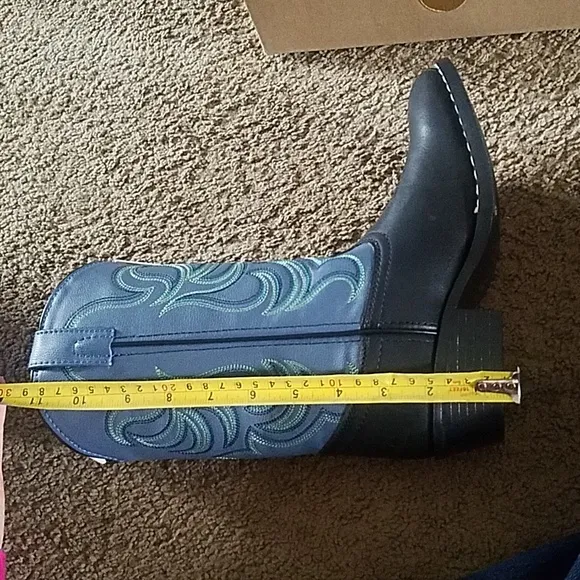 Brand NEW boys smoky mountain boots
