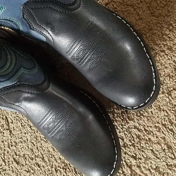Brand NEW boys smoky mountain boots