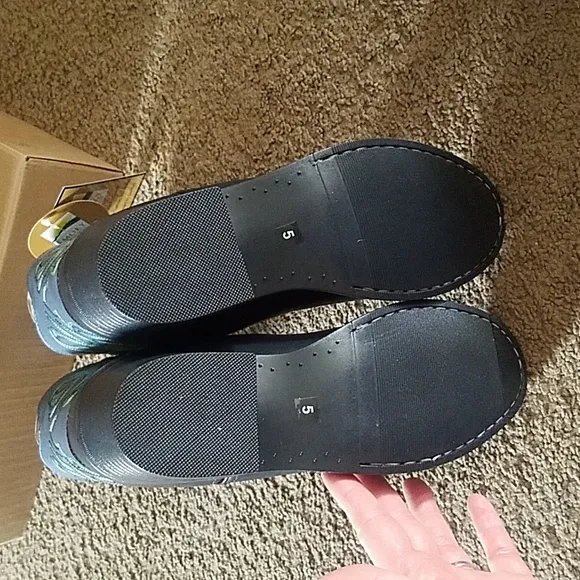Brand NEW boys smoky mountain boots