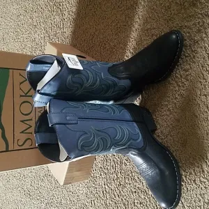 Brand NEW boys smoky mountain boots