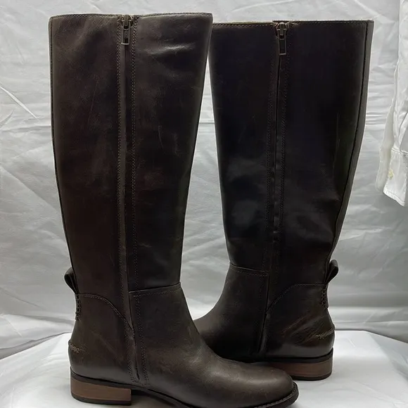 Brand new never worn Ugg Sorensen Waterproof Boots Brown 6.5
