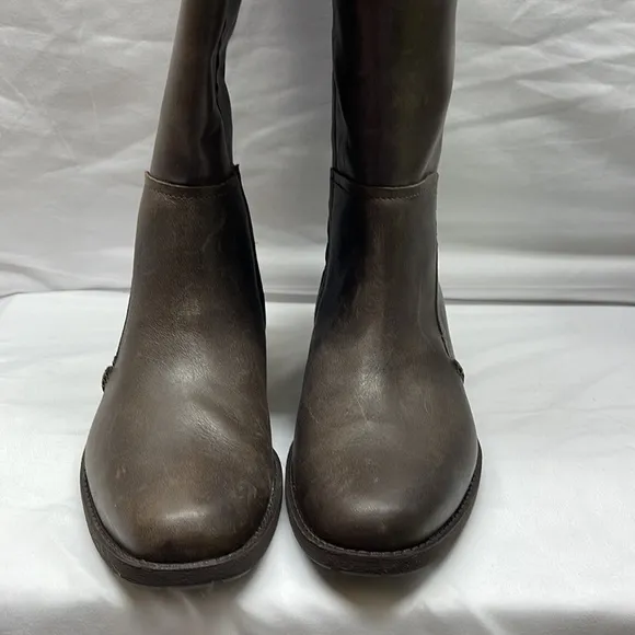 Brand new never worn Ugg Sorensen Waterproof Boots Brown 6.5