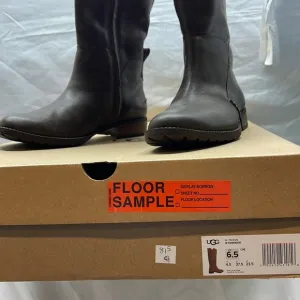Brand new never worn Ugg Sorensen Waterproof Boots Brown 6.5