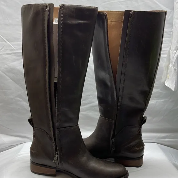 Brand new never worn Ugg Sorensen Waterproof Boots Brown 6.5