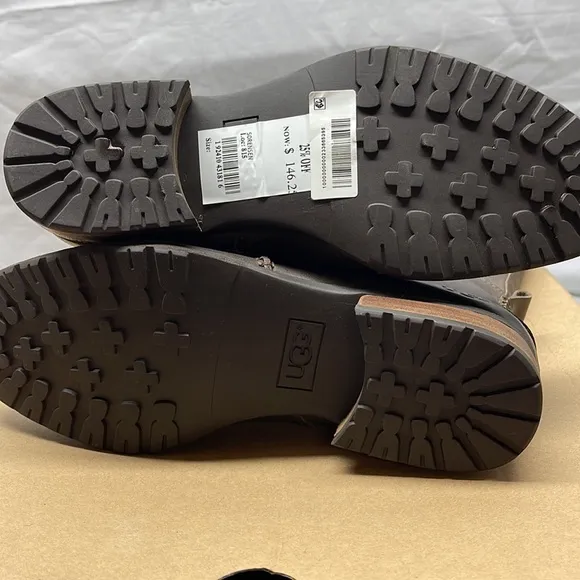 Brand new never worn Ugg Sorensen Waterproof Boots Brown 6.5