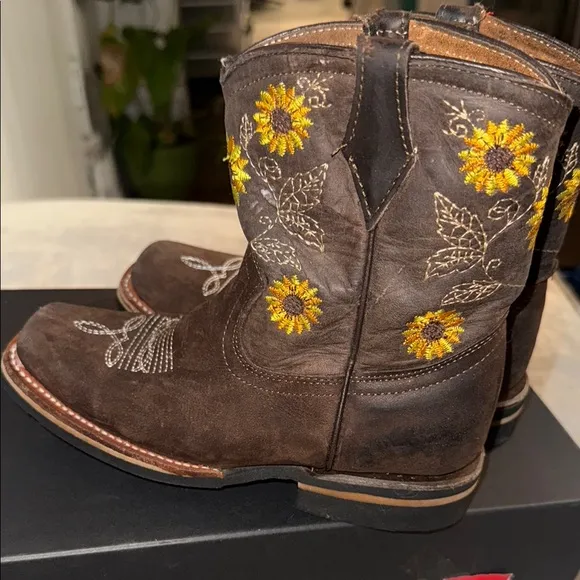 Brown Leather Boots with Sunflower Embroidery