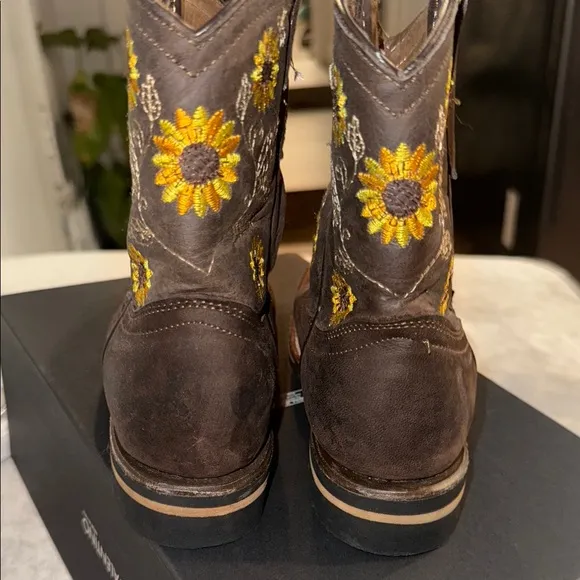 Brown Leather Boots with Sunflower Embroidery