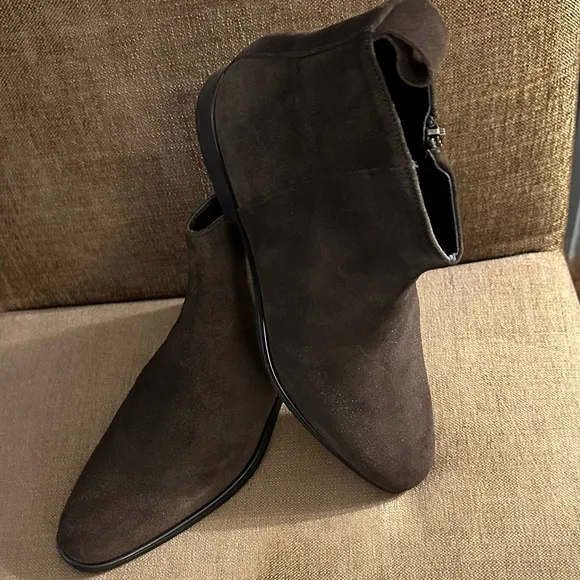 BRUNO MAGLI brown suede boots size 10M. Never Worn.
