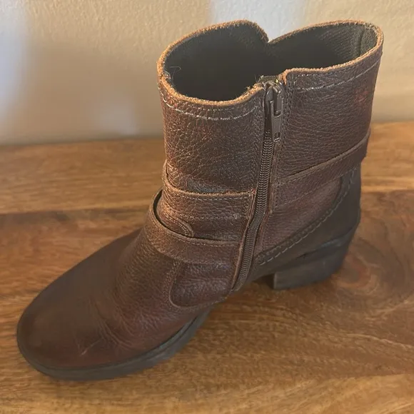 Bull Boxer Jade Brown Ankle Boats with Buckles