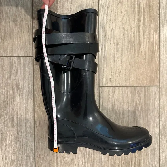 Burberry Women's Rain Boots Size 7.5 Black Tall Waterproof Plaid Lining Designer