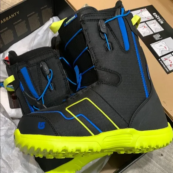 Burton Ambush Kids Size 5 NEW in Box, Black and Blue Snowboard Boots