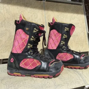 Burton Sabbath snow board boots size 11.5