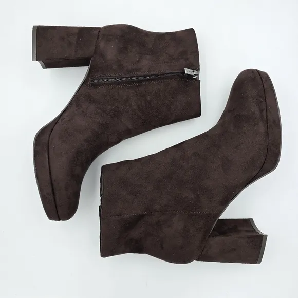Calvin Klein Uda 2 Faux Suede Heeled Ankle Booties, Chocolate (Brown), Wmns 8.5M