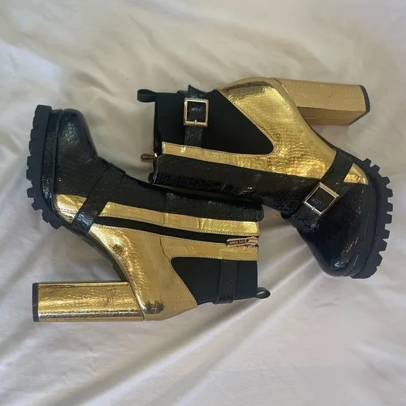 Cape Robbin Heeled Boot Black With Buckles &amp; Snakeskin Texture Size 8.5