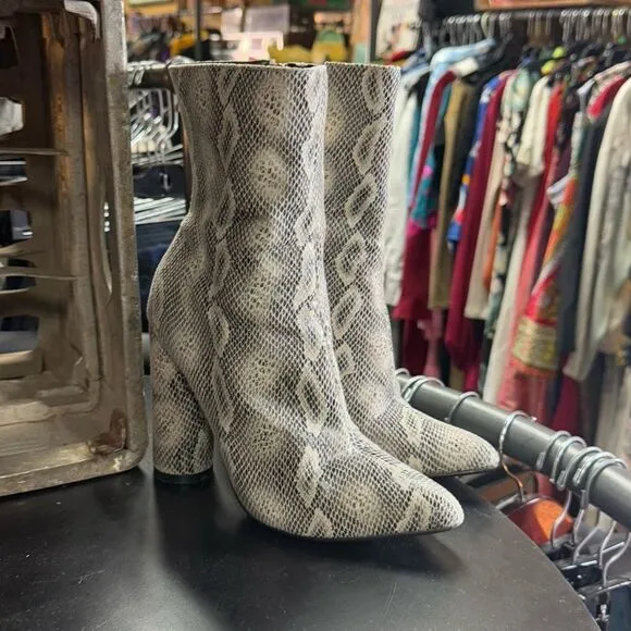 Cape Robbin Vegan Snake Print Ankle Boots – Size 6 – Chunky Heel Statement