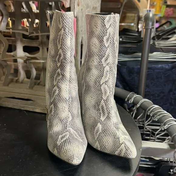 Cape Robbin Vegan Snake Print Ankle Boots – Size 6 – Chunky Heel Statement