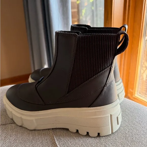 CARIBOU™ X WOMEN'S CHELSEA WATERPROOF BOOT Black Ankle Boots
