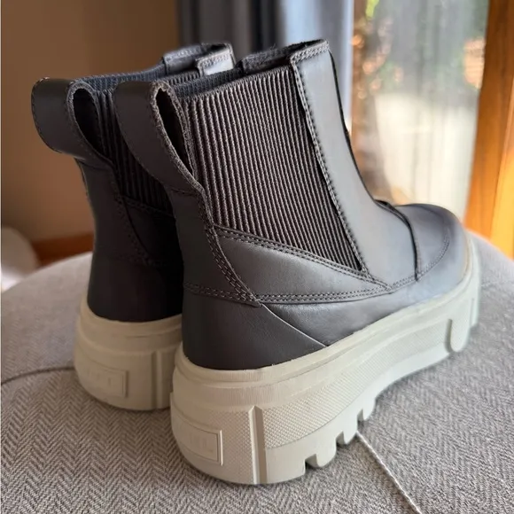 CARIBOU™ X WOMEN'S CHELSEA WATERPROOF BOOT Black Ankle Boots