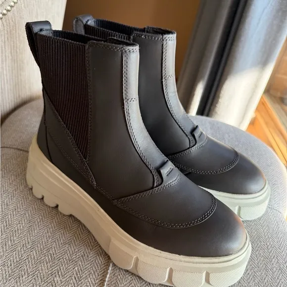 CARIBOU™ X WOMEN'S CHELSEA WATERPROOF BOOT Black Ankle Boots
