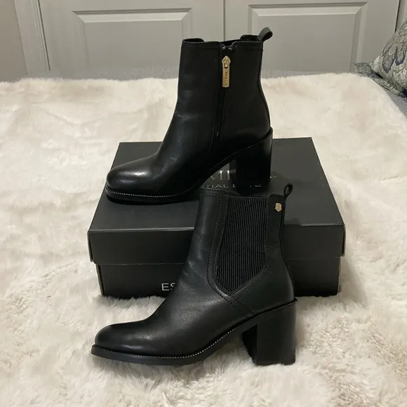 CARMELA Black Leather Ankle Boots size 37