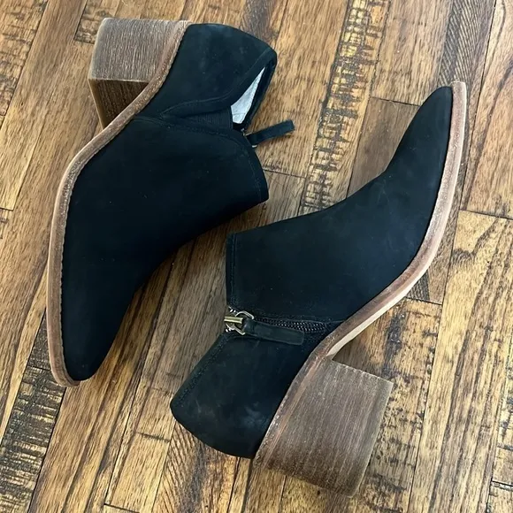 Caslon Booties boots black leather suedeZip closure size 7