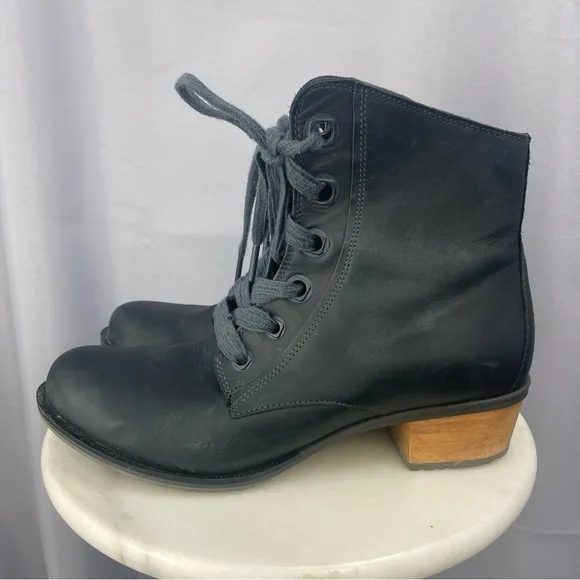 Chaco Cataluna Lace Up Mid Ankle Boots Black Leather Womens Size 10