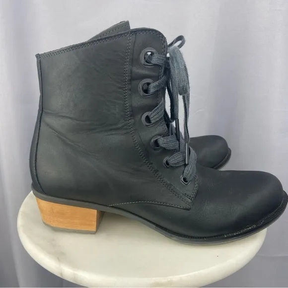 Chaco Cataluna Lace Up Mid Ankle Boots Black Leather Womens Size 10