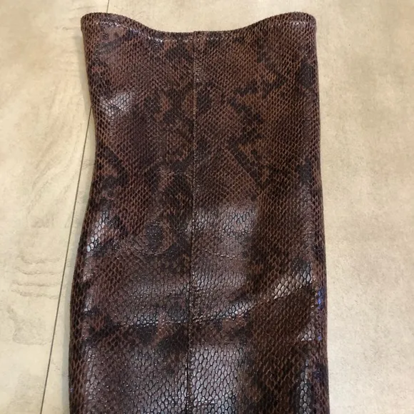 CHARLES BY CHARLES DAVID Women’s Snake Print Lug Sole Tall Boots Size 8
