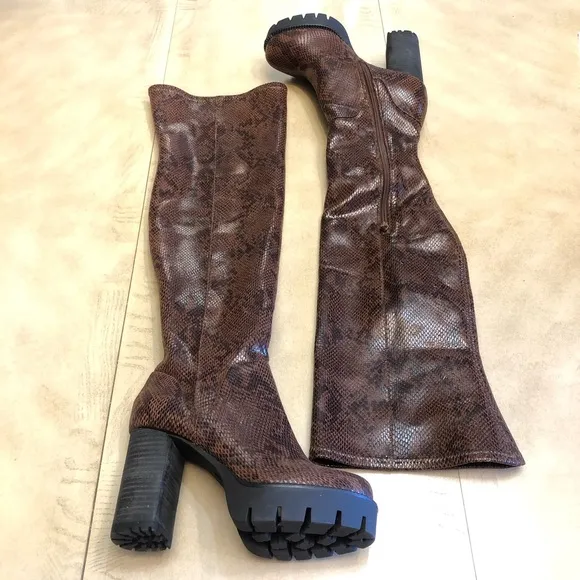 CHARLES BY CHARLES DAVID Women’s Snake Print Lug Sole Tall Boots Size 8