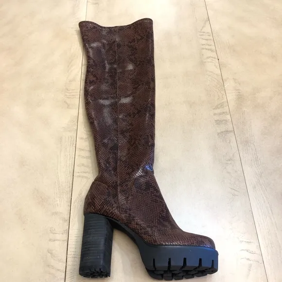 CHARLES BY CHARLES DAVID Women’s Snake Print Lug Sole Tall Boots Size 8