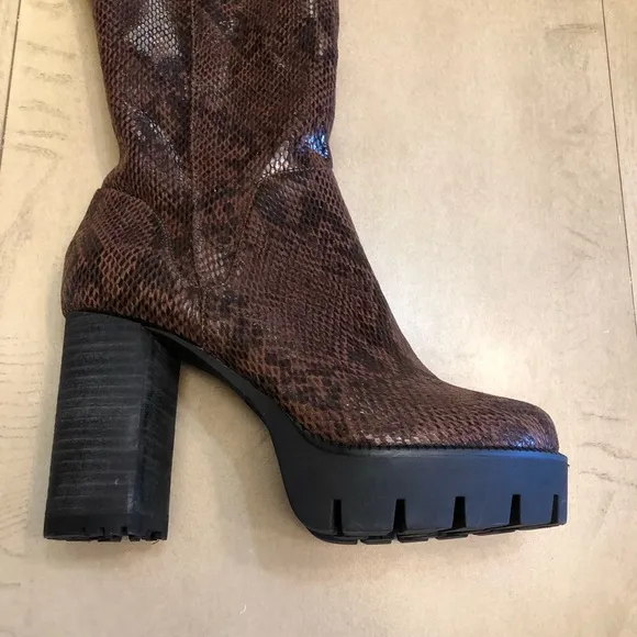 CHARLES BY CHARLES DAVID Women’s Snake Print Lug Sole Tall Boots Size 8