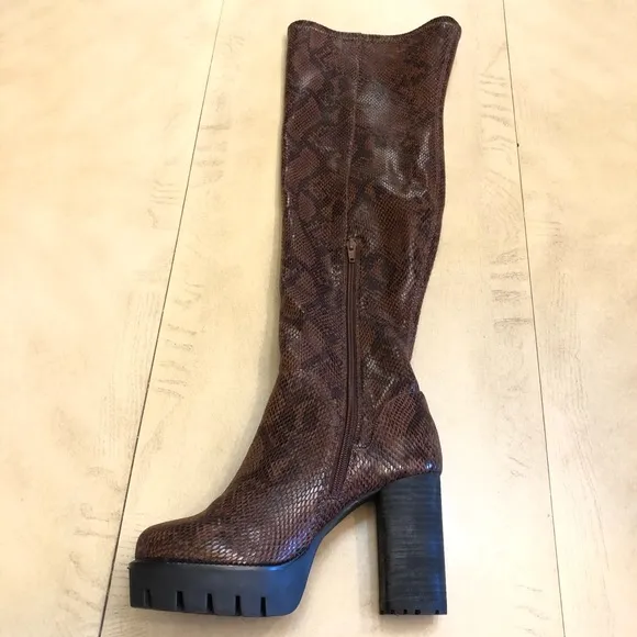 CHARLES BY CHARLES DAVID Women’s Snake Print Lug Sole Tall Boots Size 8
