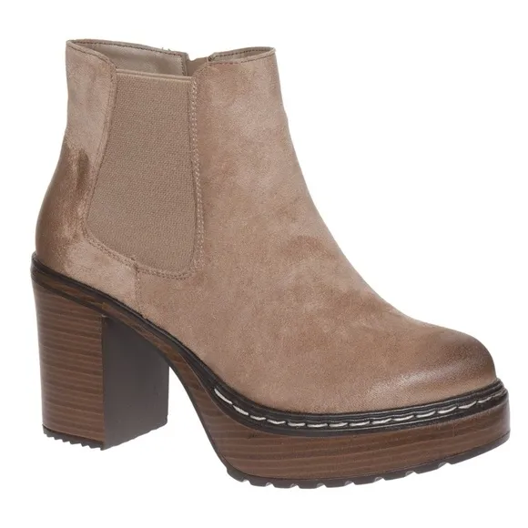 Chelsea Taupe Faux Suede Comfort Platform Boots size 9