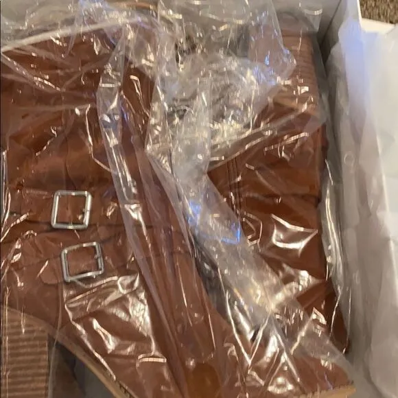 Chelsea &amp; Violet Vicki brown suede boots