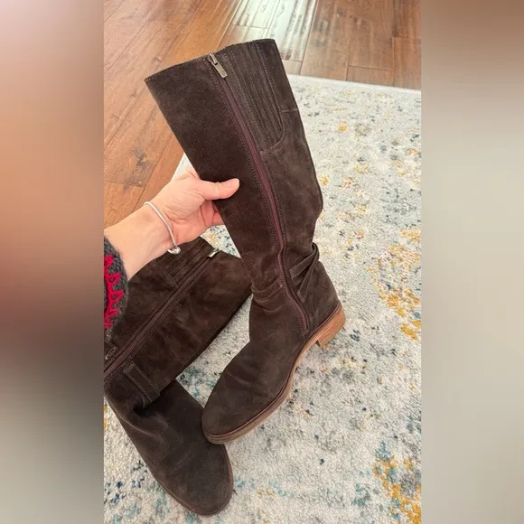 Clarcks Brown suede leather knee-high boots with buckle closure and side zipper