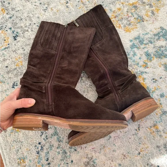 Clarcks Brown suede leather knee-high boots with buckle closure and side zipper