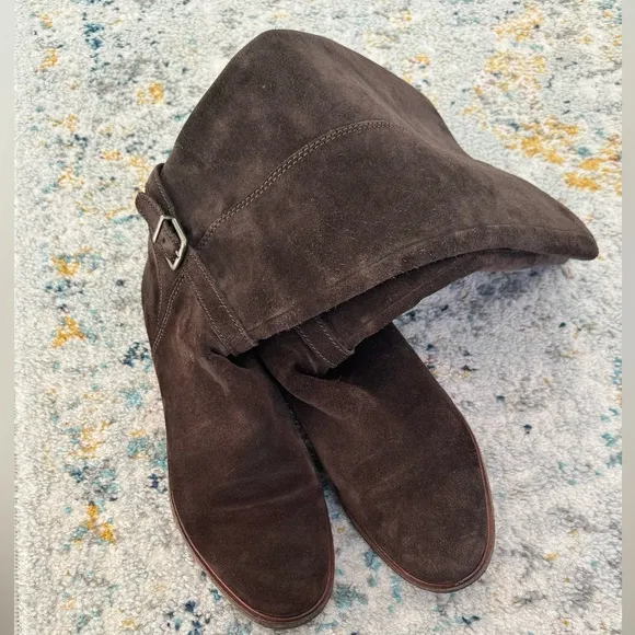 Clarcks Brown suede leather knee-high boots with buckle closure and side zipper