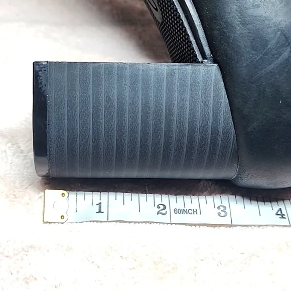 CLARKS BAYLA GLOW FASHION BLACK BOOTS NUBUCK LEATHER LADIES 8.5 NWOB■VELCRO STAP