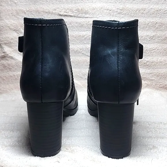 CLARKS BAYLA GLOW FASHION BLACK BOOTS NUBUCK LEATHER LADIES 8.5 NWOB■VELCRO STAP