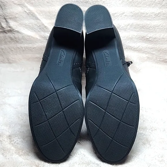 CLARKS BAYLA GLOW FASHION BLACK BOOTS NUBUCK LEATHER LADIES 8.5 NWOB■VELCRO STAP