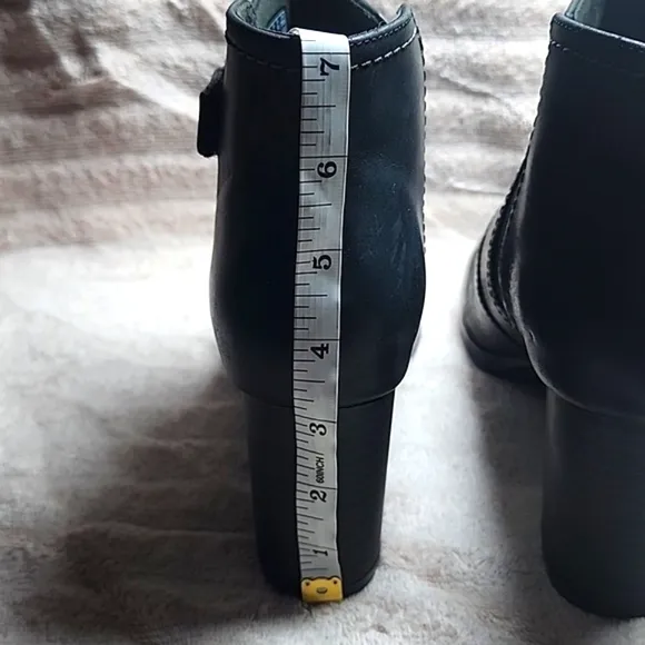 CLARKS BAYLA GLOW FASHION BLACK BOOTS NUBUCK LEATHER LADIES 8.5 NWOB■VELCRO STAP
