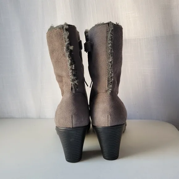 Clarks Bendables women's suede ankle boots size 10 Wide