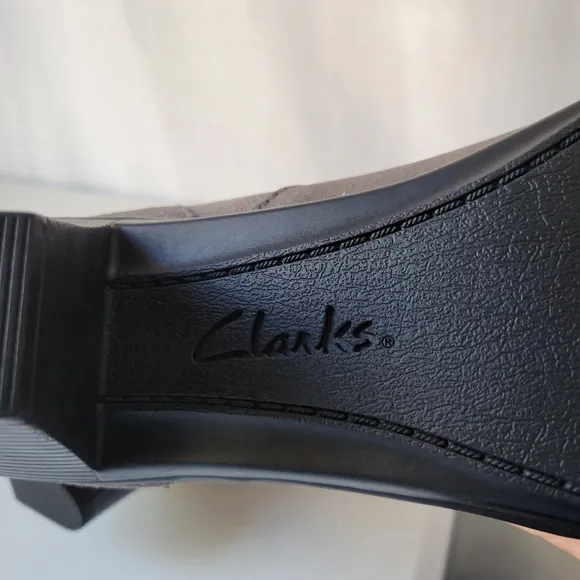 Clarks Bendables women's suede ankle boots size 10 Wide