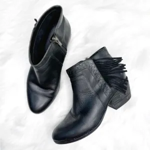 Clarks black leather fringe braided chunky block heel ankle booties boots 7M
