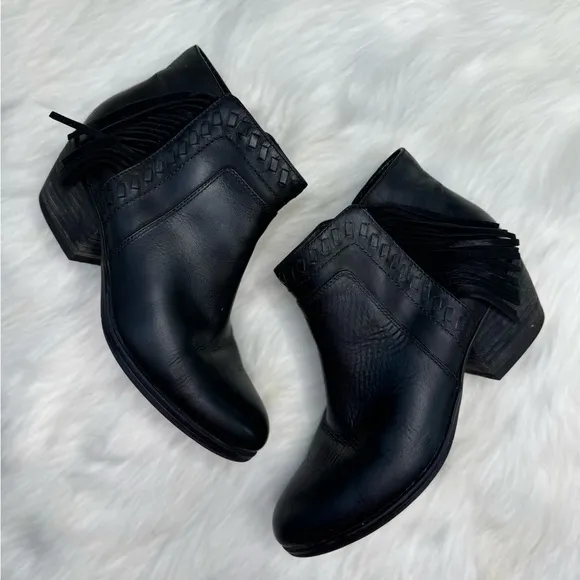 Clarks black leather fringe braided chunky block heel ankle booties boots 7M
