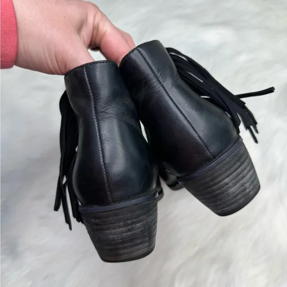Clarks black leather fringe braided chunky block heel ankle booties boots 7M
