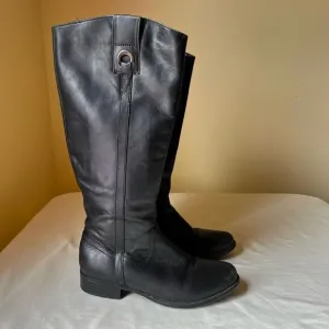 Clarks Black Leather Knee High Riding Boots Round Toe Zip Up Women's 7