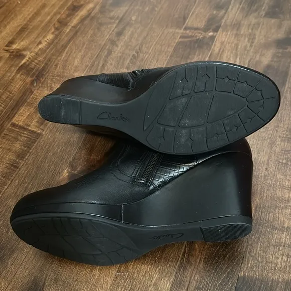 Clarks black leather wedge boots/ booties w/ zipper and buckle accent, 8