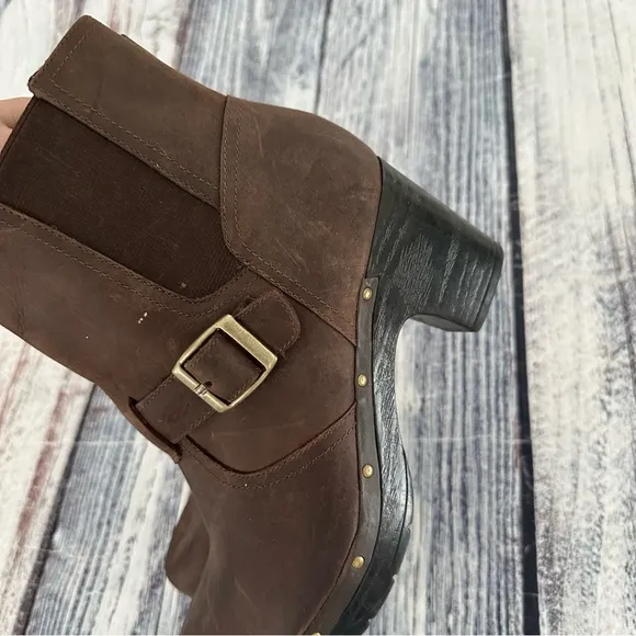 CLARKS Brown Leather Clog Boots